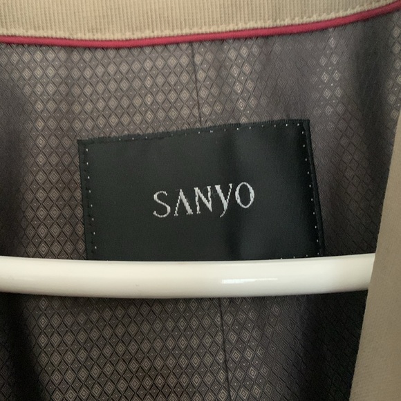 Sanyo Trench Coat. Size 40R. Removable lining. Great condition - Picture 2 of 10